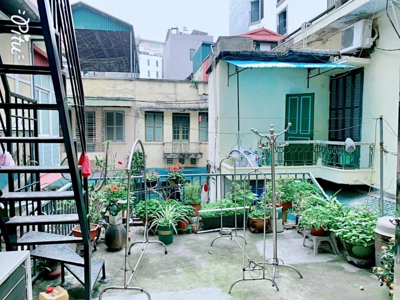 האנוי Cozy Homestay With Large Bed, Private Bathroom, Large Balcony מראה חיצוני תמונה