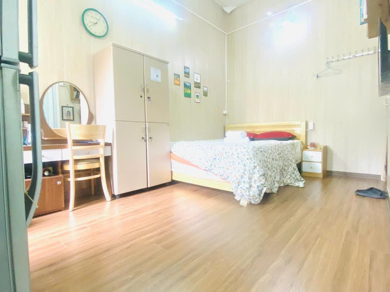 האנוי Cozy Homestay With Large Bed, Private Bathroom, Large Balcony מראה חיצוני תמונה