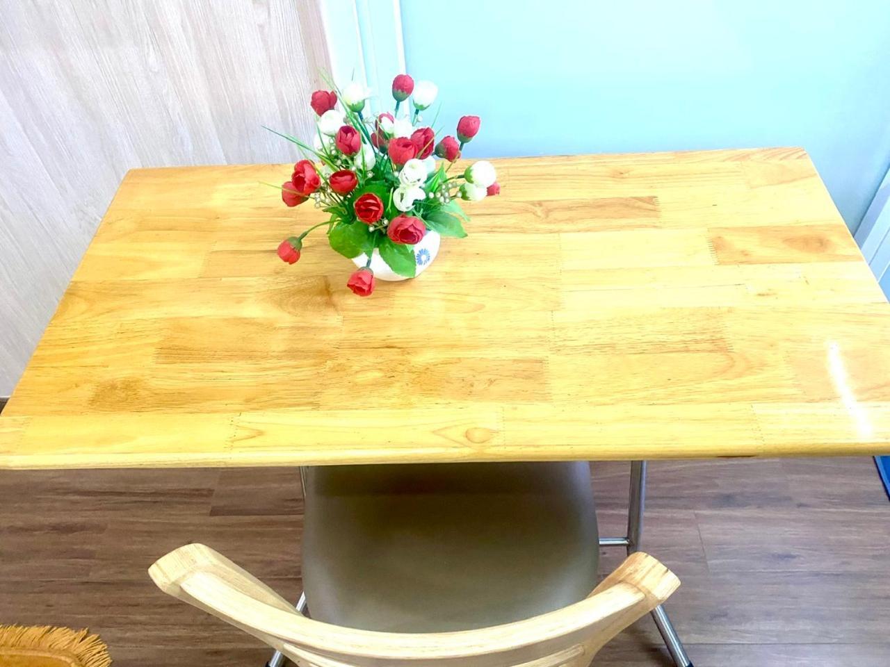 האנוי Cozy Homestay With Large Bed, Private Bathroom, Large Balcony מראה חיצוני תמונה